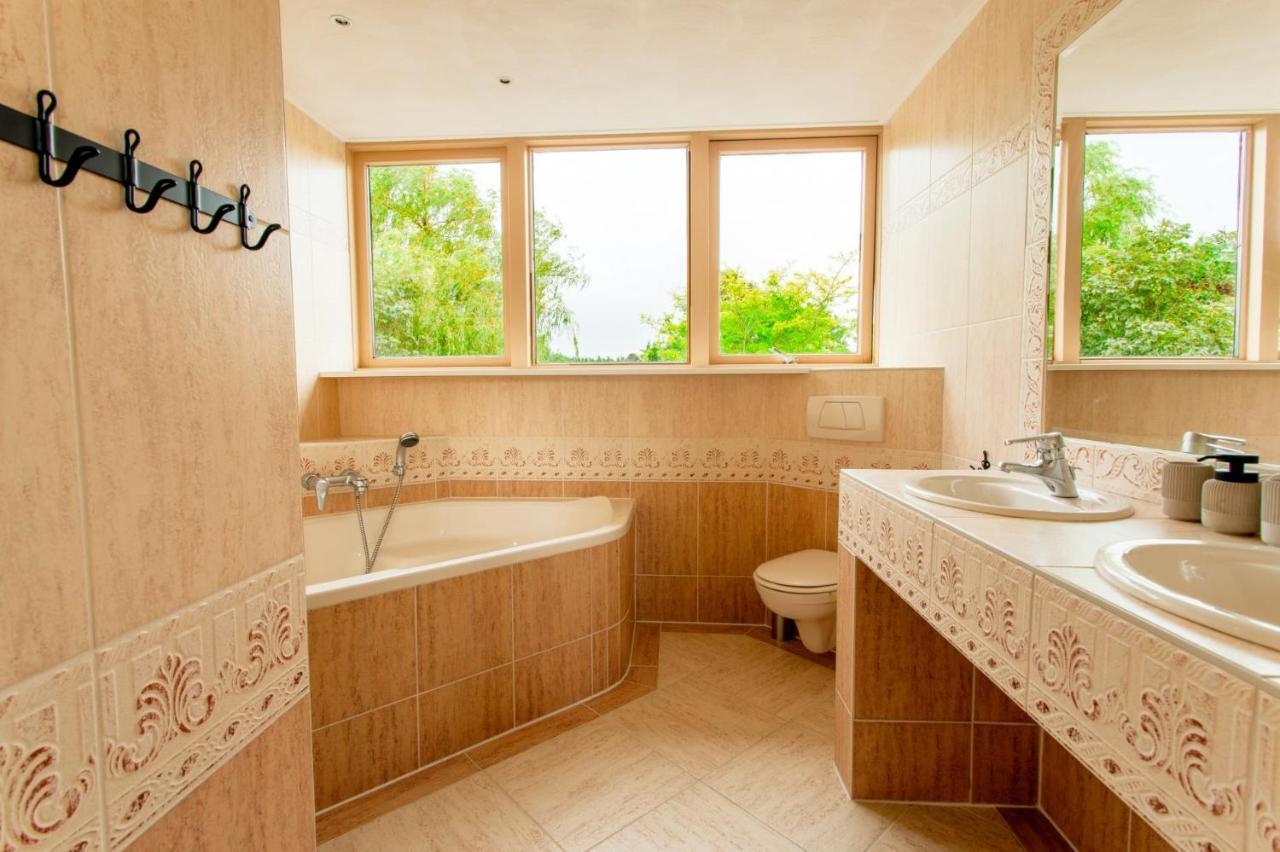 Beautiful American Style Villa With Heated Pool And Jacuzzi Heerhugowaard Exterior photo